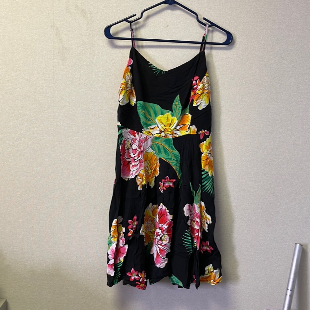 Floral sundress. Size LARGE